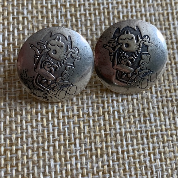 Native American storyteller earrings, pierced. - Picture 4 of 5